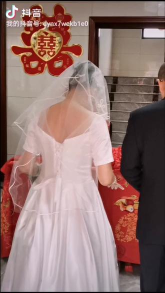 姨弟家家女儿结婚拉,原她们百年好合,辛福永远