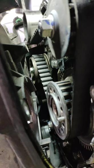 汉腾X7.2.0T。行驶中熄火,停一天晚上又能发动。更换曲轴位置传感器,正在维修中#标致雪铁龙ds #标致雪铁龙 #抖音汽车 #法系专修 #修车人的生活