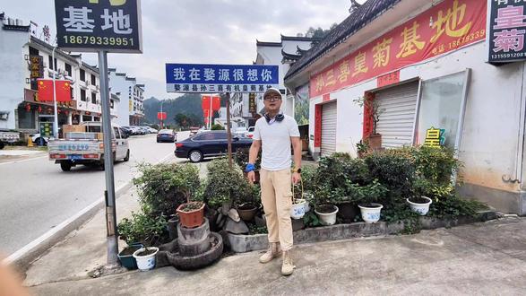婺源江湾村徒步至石城,房间预订爆满,俊俊勉强住下,晚上喝点#石城 #徒步旅行 #风土人情 #南岩古村 #野温泉