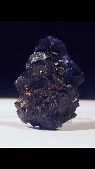 大量进口铜矿石/铜精矿清关单证资料:
1、自动进口许可证
2、检测报告(质量证、重量证等)
3、原产地证书
4、定价方式说明
5、装箱单、发票、合同、提单等
铜矿石,铜矿砂进口执行的是,《中华人民共和国有色金属执行标准》-YS/T 318-2007 铜精矿标准。
1、根据技术要求,进口的铜精矿按照化学成分,分为五个品类:一级品、二级品、三级品、四级品和五级品。
2、关于不同品级的铜矿石铜元素的成分含量要求:
一级品:铜含量不少于32%
二级品:铜含量不少于25%
三级品:铜含量不少于20%
四级品:铜含量不少于16%
五级品:铜含量不少于13%
从以上相关数据不难看出,我国执行的铜精矿进口含量标准最低不得少于13%
有客户问了:如果我只是先寄样,货量小无法提供产地证, 成份报告怎么进口清关?b 我50我告知你#铜矿石进口清关 #今日分享 #铜精矿 #蓝铜矿原石 #非洲矿石资源