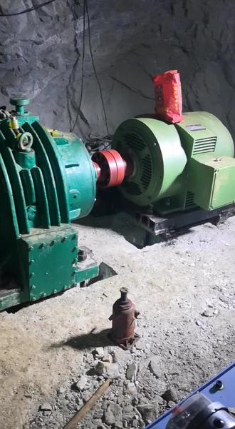 矿用二手1.6米绞车安装进行中