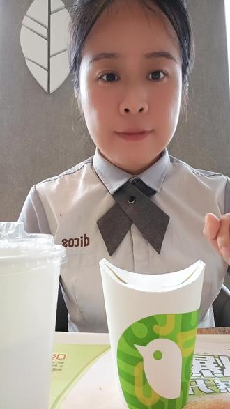 #美食 您喜欢吃微多辣的辣骨鸡吗? #抖音美食推荐官 #vlog日常 答:我喜欢 顺,德克士可乐杯改成了直饮杯@德克士研发团队,小朋友直接饮用也不会撒身上的哟