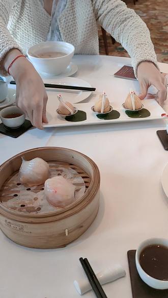 好姐妹一起喝早茶