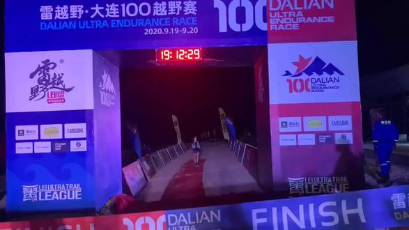 第八届大连100KM越野赛女子组冠军北京的于红岩