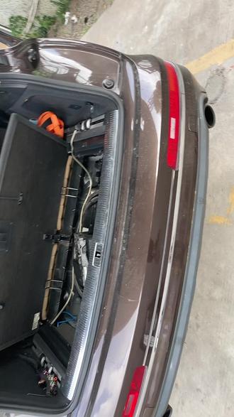 奥迪Q7车架号码位置,发动机号码位置