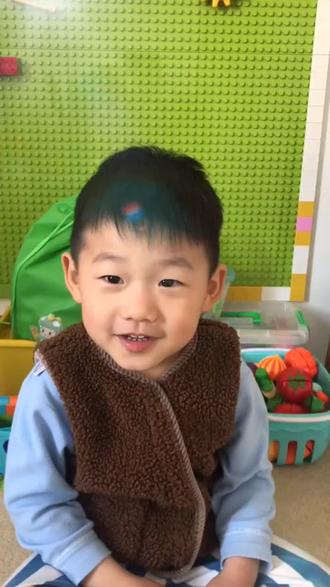 4岁的子轩,英语发音这么好,原来是这样学的!