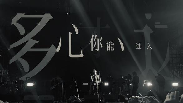 “在天文学中,逃逸速度表示物体逃脱星球引力的速度,水星的逃逸速度是4.435km/s,但这并不意味着逃离,我愿意,也希望你吸引我轨迹。”#郭顶 #水星记 #说不出的或许都在歌里
