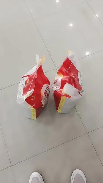 买了两袋米听说丁店街上已经买不到米了