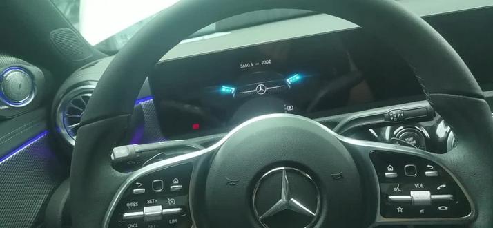 奔驰A安装,发光,喇叭罩发光,风口旋转高音