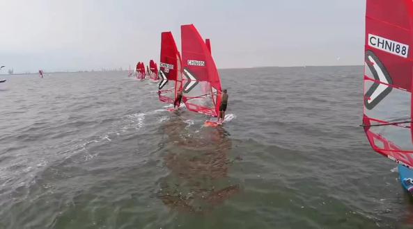 水翼帆板比赛!爽不爽