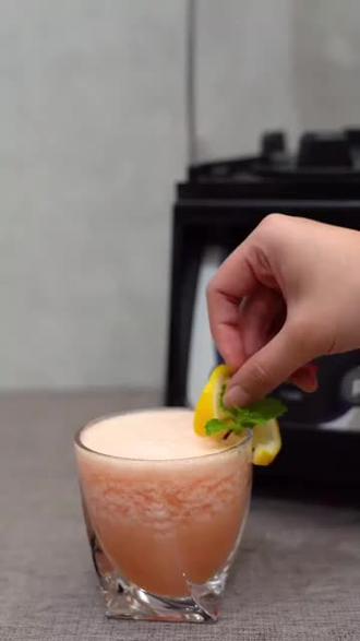 麦登T35se
菠萝碎冰星星碎
#自制饮品vlog #网红饮品 #甜品