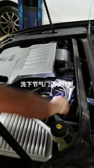 雷克萨斯,换个皮带涨紧轮送洗节气门,洗了了节气门得断电,断了电就得洗节气门,懂的自然懂。