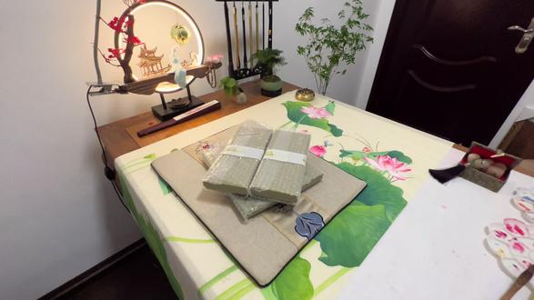 用折扇画的红梅和幽兰,画完舍不得用了#古风扇子 #国画