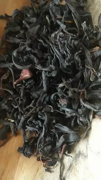 一年四季的最热天:大暑。大汗淋漓,头晕目眩。毫无疑问,是中暑的征兆。于是,喝一泡红茶以热治热,以毒攻毒,汗上加汗如蒸桑拿。毕,再来一碗凉飕飕冰镇杏儿汤,😂😃😂个中滋味,你猜,你猜……😜😜😜😜😜#生活的烟火气息 #器物之美 #享受安静和独处 #让喜欢的事成为生活 #品茶静心