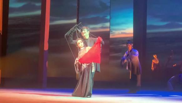 第三届南充国际木偶艺术周开幕式第三场的一段另类大提线木偶表演。2022年7月29日上午十点在四川省大木偶剧院剧场举行开幕式,同时线上直播。