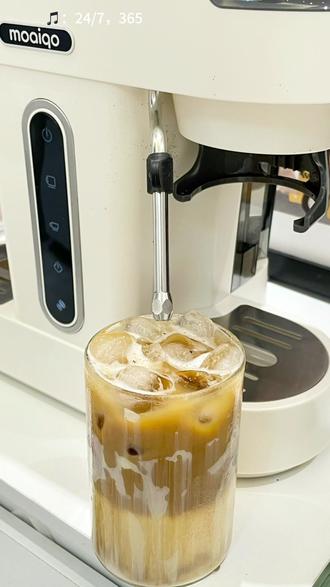 奶香浓郁的西班牙拿铁🇪🇸☕️
太适合喜甜的美女啦
#咖啡日常
#咖啡一体机
#拿铁
#西班牙拿铁