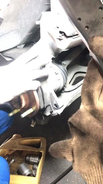 别克GL8行驶卡拉卡拉响!右前轮轴承异响造成的!这声音挺独特,#修车