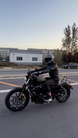 宝,穿上秋裤来骑车吧 #哈雷 #哈雷883 - 抖音