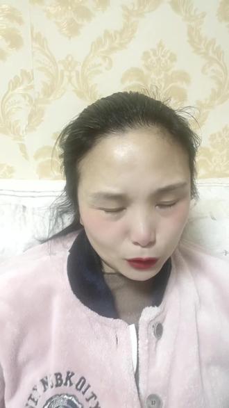 看个电视剧,哭的跟刘备样 ,