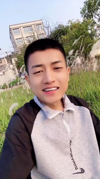 还有些朋友问我是不是跟两个弟弟和海南妈妈关系不好了,并没有哦!虽然他们去三亚了,但我们有保存联系的❤️