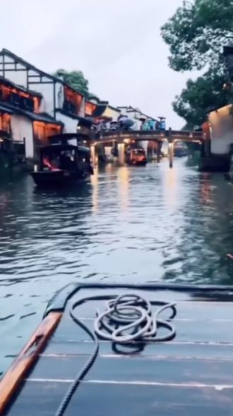 当今歌坛演绎《两地曲》无人能比的歌唱家。其才华及结局令人扼腕叹息!#第38届贝利尼国际声乐比赛冠军。