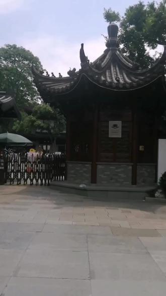 去了西湖景区,旁边的雷峰塔也是必去的景点打卡之地,拍摄顺序是从入口开始,进入景区,乘扶梯进入雷峰塔塔基地,然后在上到地面二层进入正厅,从大厅乘电梯进入塔顶最高层,俯瞰整个西湖景区#旅游景点