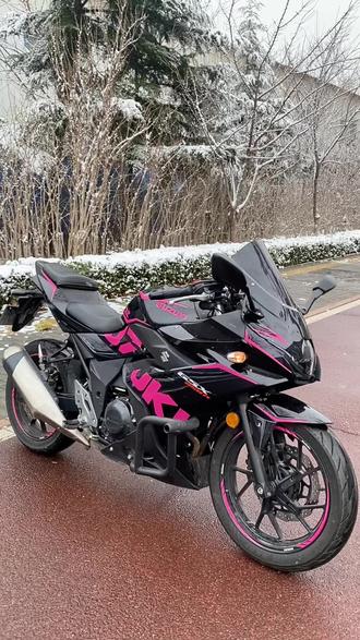 最新到货特价车5500
19年铃木gsx250 双杠水冷电喷
加装竞技风挡、LED大灯、大护杠、油箱罩、彩色油封链条、前半热熔轮胎,手续齐全随时过户,审车到27年,保险到明年,喜欢的抓紧!手快有手慢无!#摩托热门 #机车 #铃木gsx250 #黑武士