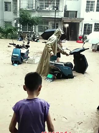 这次预报落区很好的,就是时间都出现在后半夜还在早上,让人难得等。9月在西五县出现200毫米降雨很少见,还好主体不在思南,希望今年这是最后一场大暴雨吧#防灾减灾dou行动 #县城生活 #百姓生活 #安全 #暴雨来袭