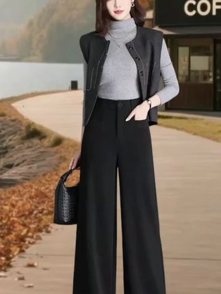 姐妹们!这条裤子真的太舒服了!它是高腰设计的!穿上后显得腿又细又长!而且还是厚款的!很有质感。它是简约风格的,可以搭配各种上衣!真的超级百搭!!!#穿出高级感 #减龄显瘦穿搭 #气质女神范儿 #女神必备 #显瘦显高显气质
