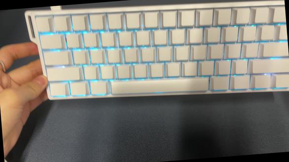 8000hz有线回报+128扫描率还是磁轴?!百元价位?! #狼蛛 #狼蛛win60 #三角洲行动 #无畏契约 #csgo