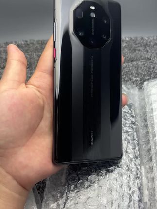 华为Mate40RS+保时捷设计+典藏版+12+512G+陶瓷黑色+5G全网通版+典藏版带温度计那款 成色如图,几乎99新,屏幕没划痕+无老化,边框无磕碰,壳细微使用痕迹,以下是实拍图。#手机数码 #每日推荐 #原创视频 #电子产品 #评论出你的手机型号