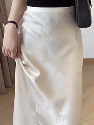#夏季穿搭 #优雅气质 #简单穿搭穿出自信穿出美丽 #高级感穿搭 #遮肉显瘦穿搭