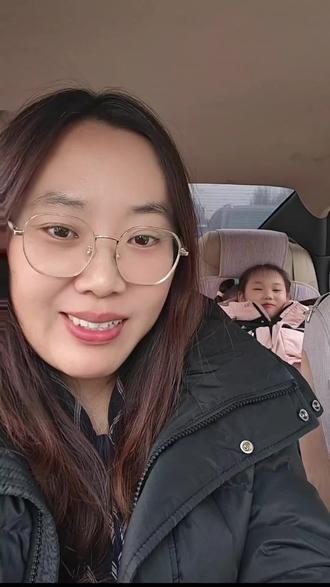 期末考试前的鼓励,
藏着父母的爱,
也藏着孩子的压力。
别用奖惩绑住孩子,
别用技巧徒增焦虑。
不如好好告诉孩子:
尽力就好,
你的努力比分数珍贵,
无论考成什么样,
爸妈的爱永远不变。
轻装上阵,
孩子才敢全力以赴❤️#期末考试 #小学生 #初中生 #高中生 #加油