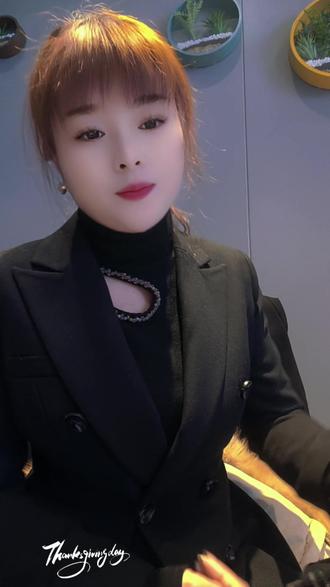 雪花雪花你别笑我,我最爱的人不在属于我,寂寞的夜没有人陪伴我