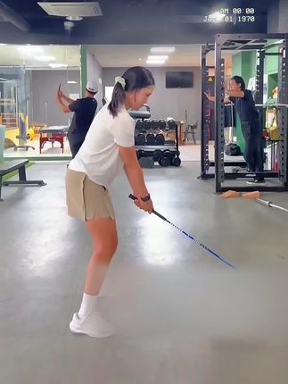 #高尔夫球 #高尔夫美女 #高尔夫 #高尔夫挥杆 #高尔夫教学