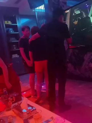 @贵族乞丐·渣哥 @贵族乞丐·歌者 #一起吃一起喝一起玩一起嗨 #释放心情 #带上朋友一起嗨 #朋友聚会在一起喝酒嗨起来 #有点上头