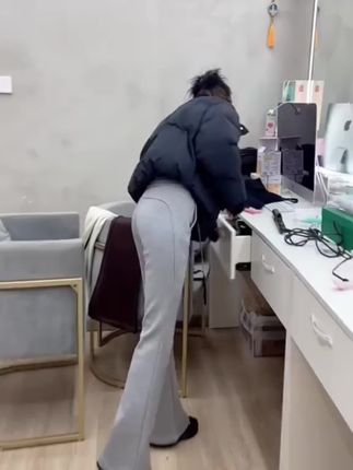 高腰微喇卫裤#显瘦穿搭#小个子女生必入#显高显瘦显腿长   谁穿谁显瘦  #秋冬穿搭必备