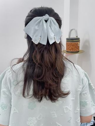 芙洛拉 杳饰老板娘#韩系发型 #美出高级感 #头饰搭配 #扎头发