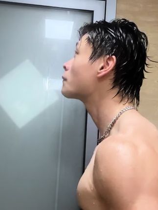 男生要懂得保养自己,现在开始每天补充两粒,一段时问 你会变得越来越优秀,女神也要对你刮目相看,祝兄弟们越来越帅!#自律 #维生素 #变帅变美小技巧