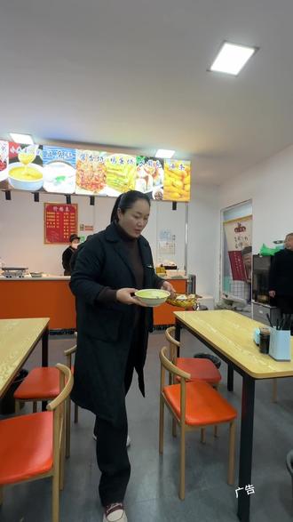 快走吃个早餐,2.9一碗稀饭四个水煎包,肉的、素的还可以随便选哦#抖音美食推荐官 #美食#早餐#水煎包