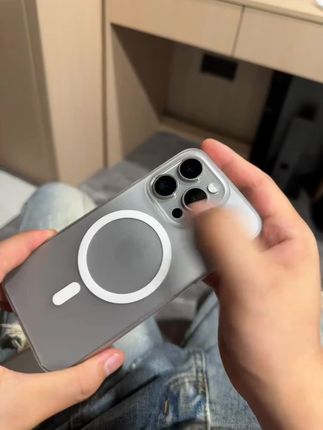 高级感十足的磨砂手机壳,自带大视窗镜头保护膜,颜值质感都很棒 #这个手机壳真的长在我心巴上了 #高级感手机壳 #简约手机壳 #苹果17手机壳