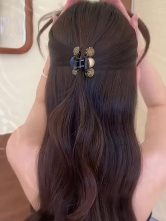 这款贝珠发夹夹半披发温柔气质,怎么夹都好看,#大人小孩都可以用#抓夹#简单好看发型#头饰发饰 #美出高级感