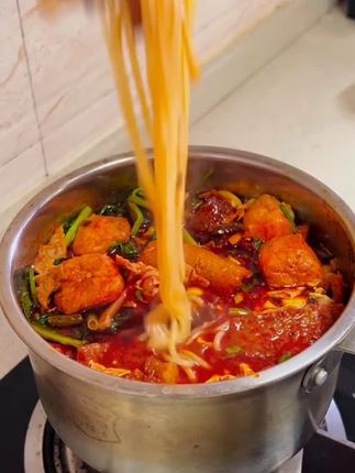 减肥的事明天再说啦 #嗦粉的感觉太快乐了 #柳州螺蛳粉 #美食推荐 #创作灵感