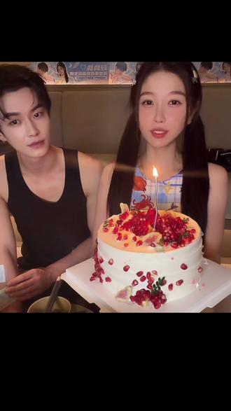 小石榴:问过我们的意见吗? #双轨直播 #双轨 #虞书欣 #姜暮 #靳朝