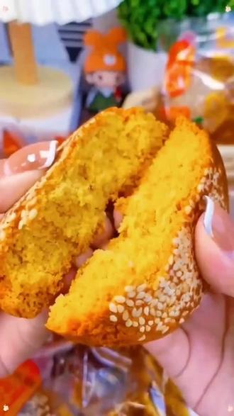 #创作灵感 这个山西特产太谷饼,松松软软的,烤出来的饼还挺香,家里大人孩子都爱吃#特产美食 #糕点#太谷饼
