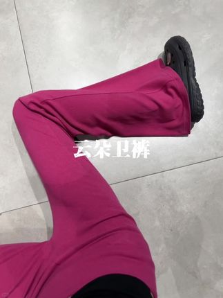 #我要上热门 好软糯的云朵卫裤啊!微喇版型好显腿长的啊#卫裤搭配 #这才是女生们想找的裤子吧 #显腿长的裤子 #显瘦裤子