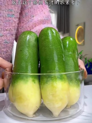 生吃萝卜的快乐谁懂啊,就是这个脆甜多汁的水果萝卜,九分甜十分脆,产地现摘现发真的特别新鲜。#水果萝卜 #青萝卜 #脆甜多汁 #嘎嘣脆 #快来一起尝个鲜