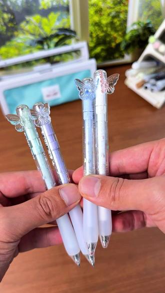 没有哪个女生会拒绝一只这么美的蝴蝶笔,颜值高,书写也很丝滑流畅,让孩子爱上写字#爱好文具 #爱好蝶舞笔 #爱好蝴蝶笔