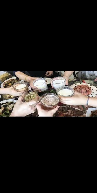 年年约,常相见,但无事,身强健
愿得长如此,年年物候新
共祝明朝属日好,梅花满眼踏新年
韶华常在,明年依旧,相与笑春风