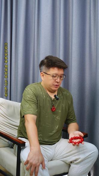 敲门这件小事,其实藏着老礼儿。敲一声像试探、敲两声催人急、敲三声最得体。不是迷信,是让人听了舒服、不反感。今天说说敲门的小讲究。 #敲门礼仪#生活讲究#老规矩#人际交往#细节